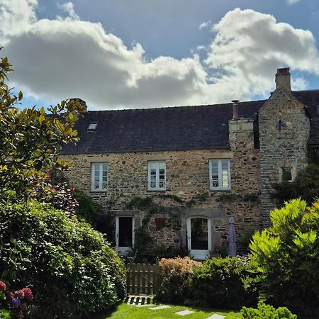 Gite De Charme Au Manoir Du Plessis-Quinquis Sainte-Seve Exterior foto